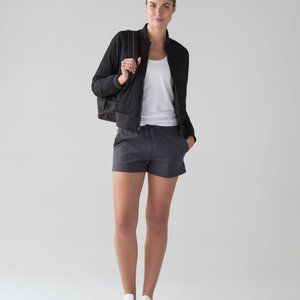 Lululemon On the Fly Shorts 4 blue tied gray luxtreme mid-waist EUC